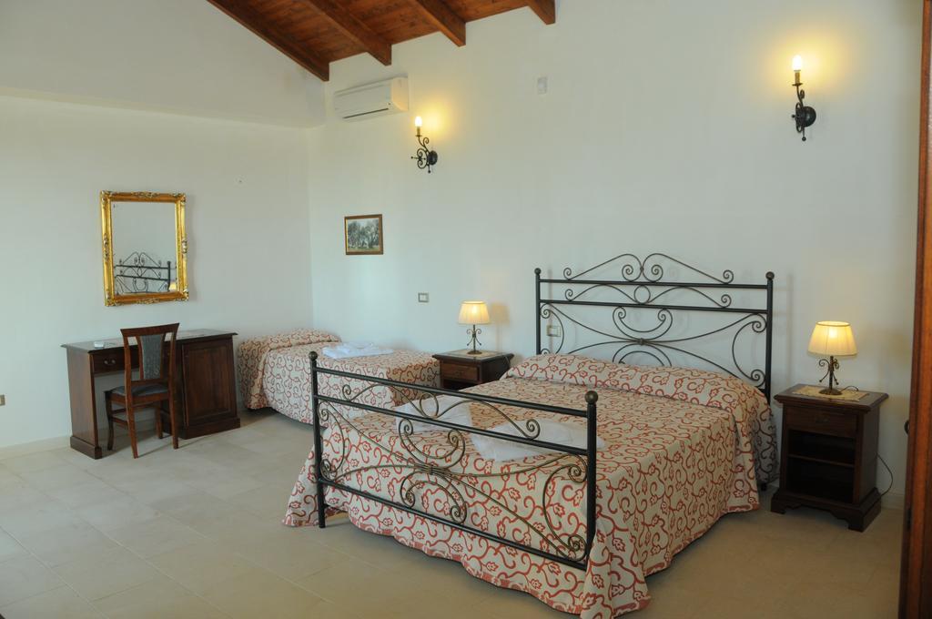 Agriturismo Masseria Quaremme Carpignano Salentino Habitación foto