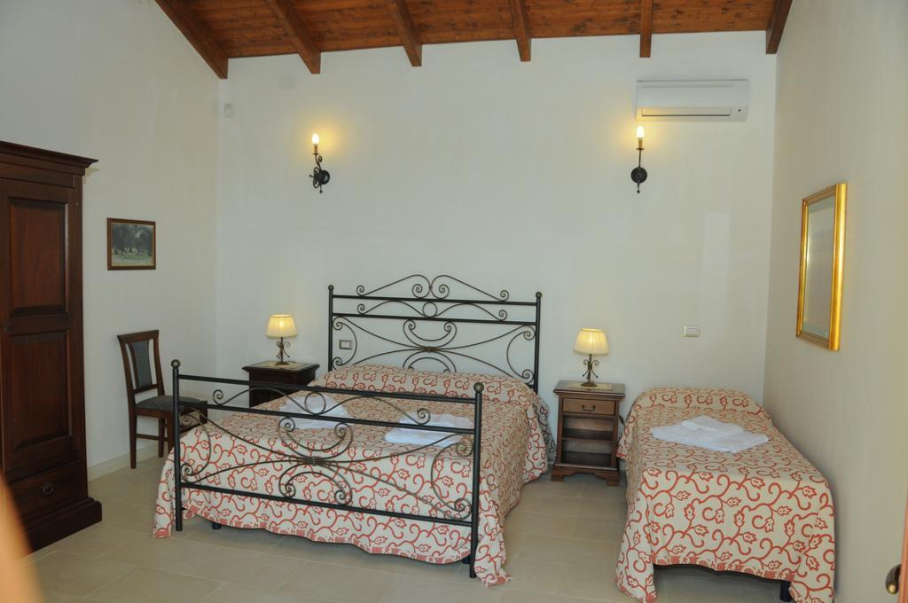 Agriturismo Masseria Quaremme Carpignano Salentino Habitación foto